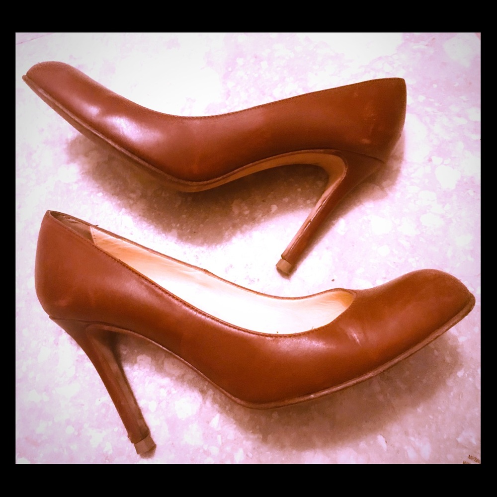 Tommy Hilfiger tan leather pumps